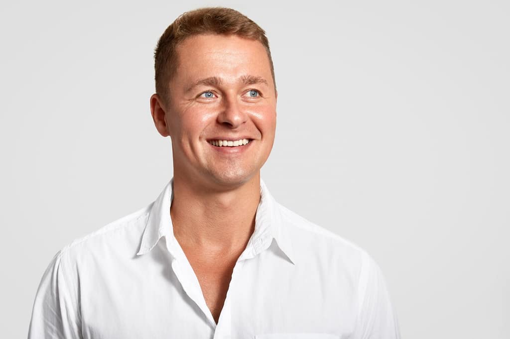 Votre chauffeur VTC Nice est Laurent pour vos transferts de l'aéroport de Nice vers Cannes